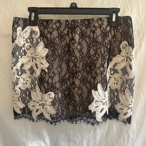 Haute Hippie Skirt Women’s Size 4 Black And Cream Lace Short Skirt
